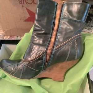 Wedge ankle boot